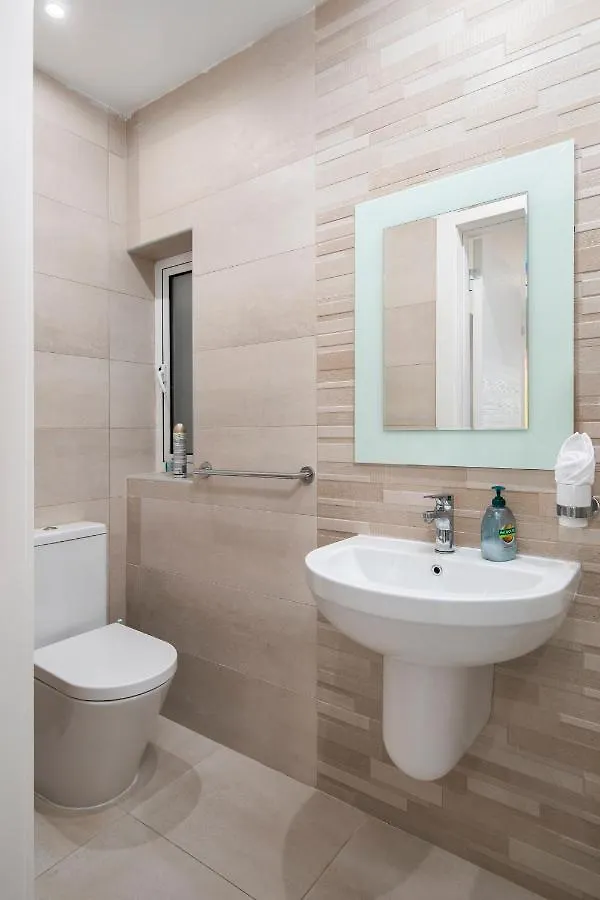 Sea View Apartment 2 Bedrooms 2 Bathrooms, 2 Minutes Away From The Sea San Ġiljan 0*,